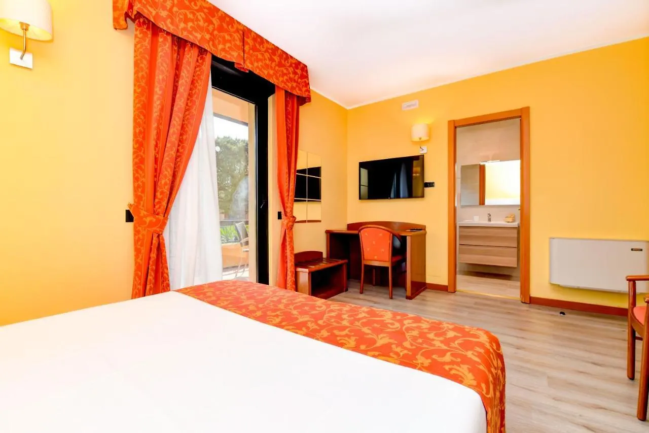Hotel Lido International Desenzano del Garda 4*,  Włochy