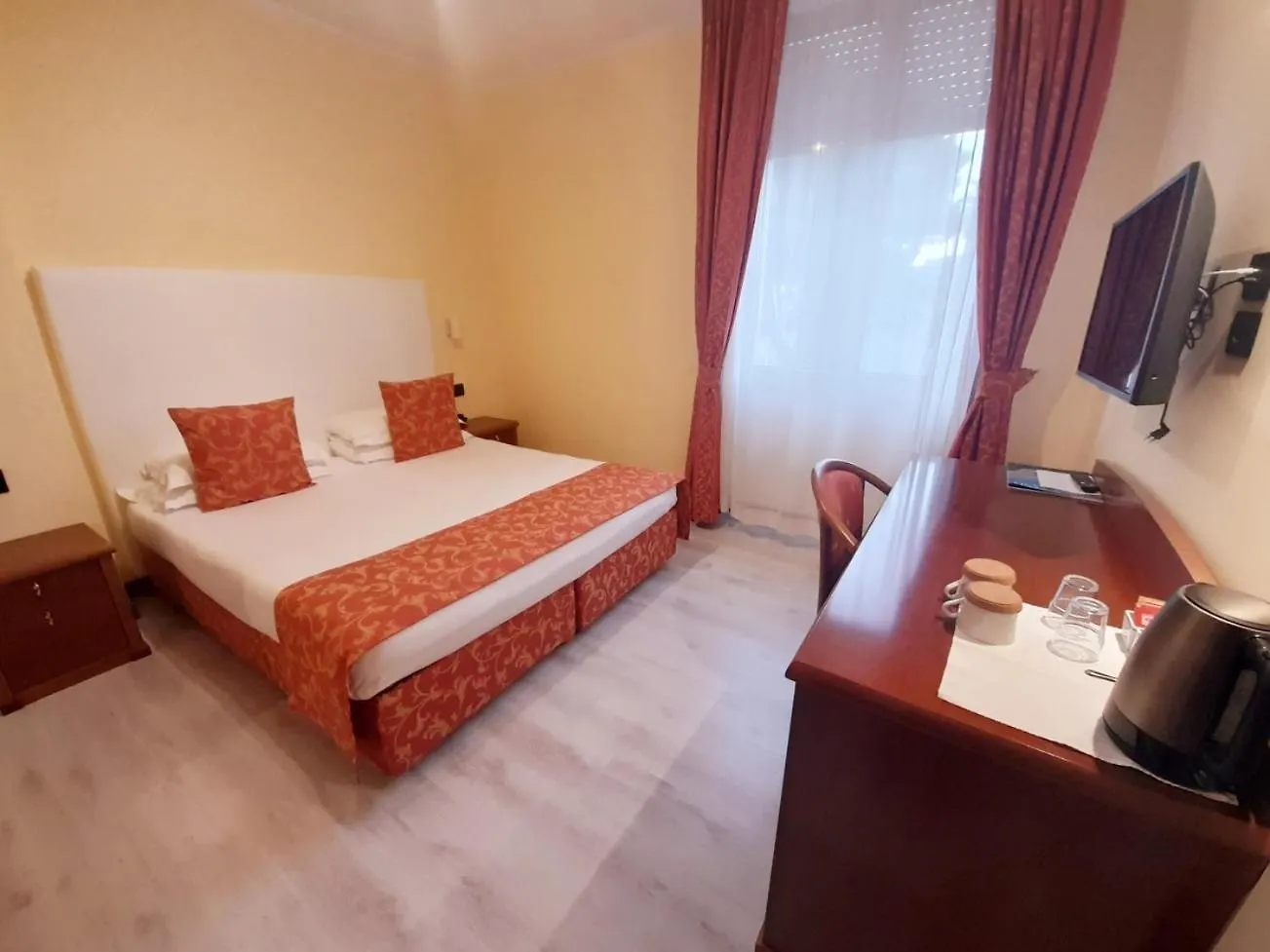 Hotel Lido International Desenzano del Garda 4*,