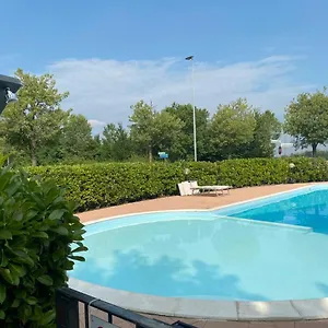 Il Faro Con Giardino In Con Piscina Desenzano del Garda