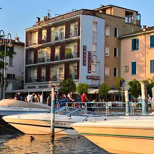 Ambra - The Only Lakeside In Hotell