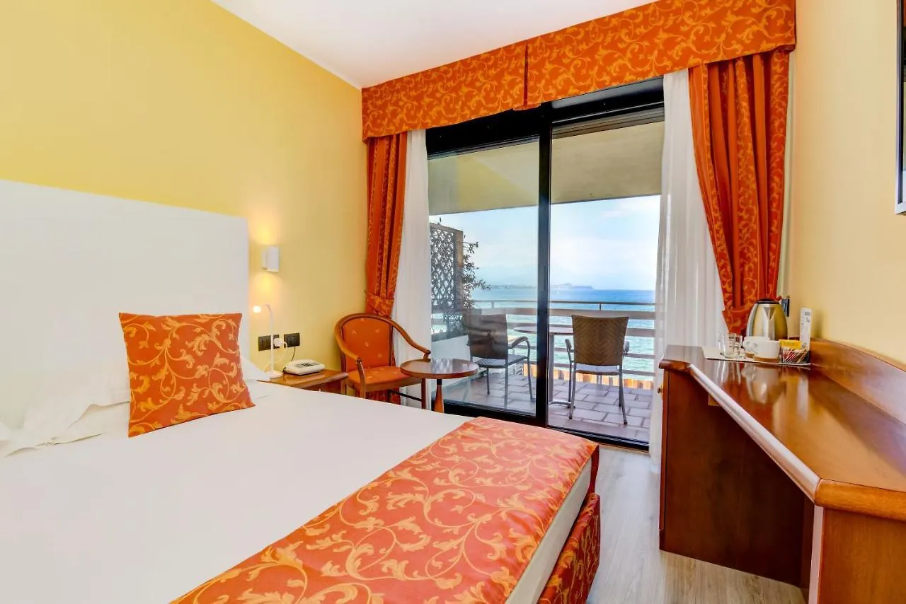Hotel Lido International Desenzano del Garda 4*,  Italia
