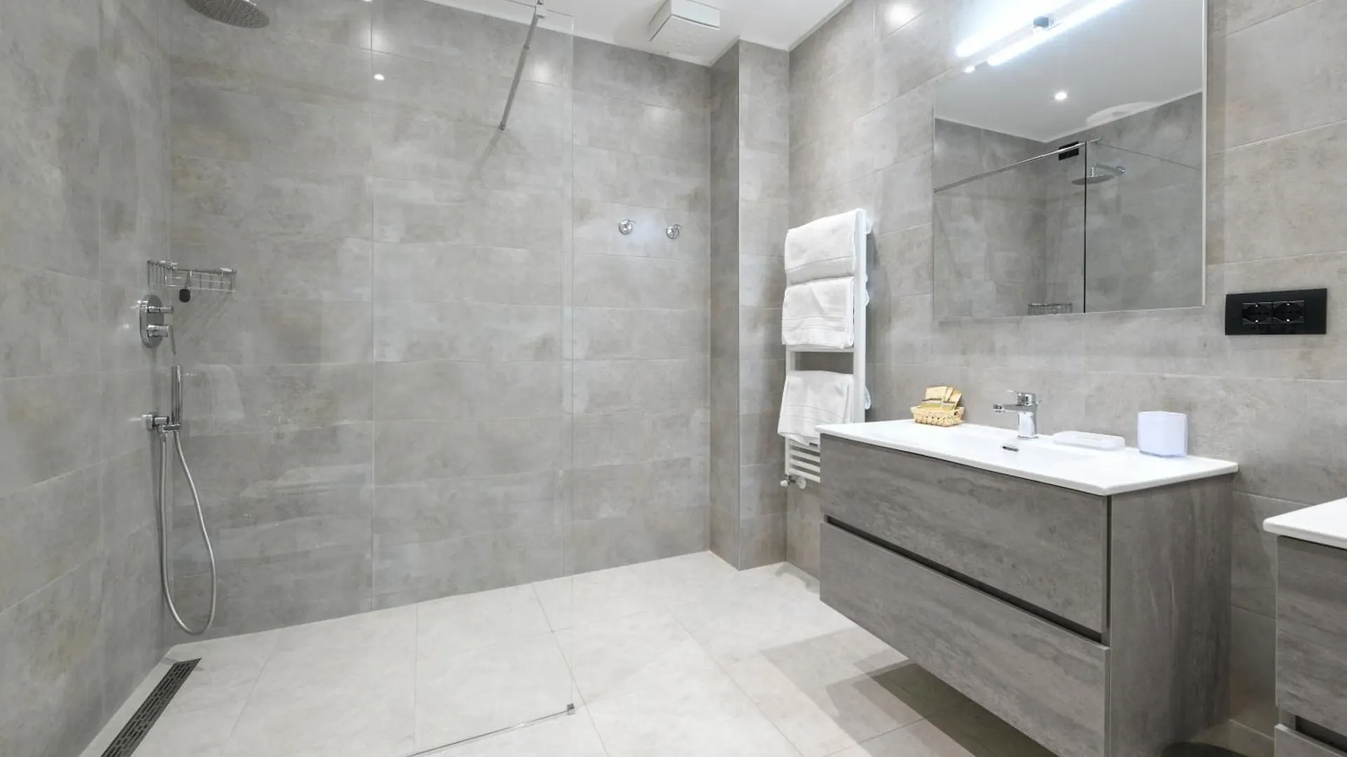 Hotel Lido International Desenzano del Garda 4*,  Italia