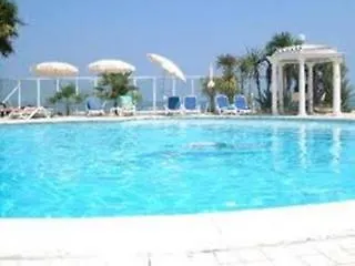 מלון דסנזאנו דל גארדה Lido International
